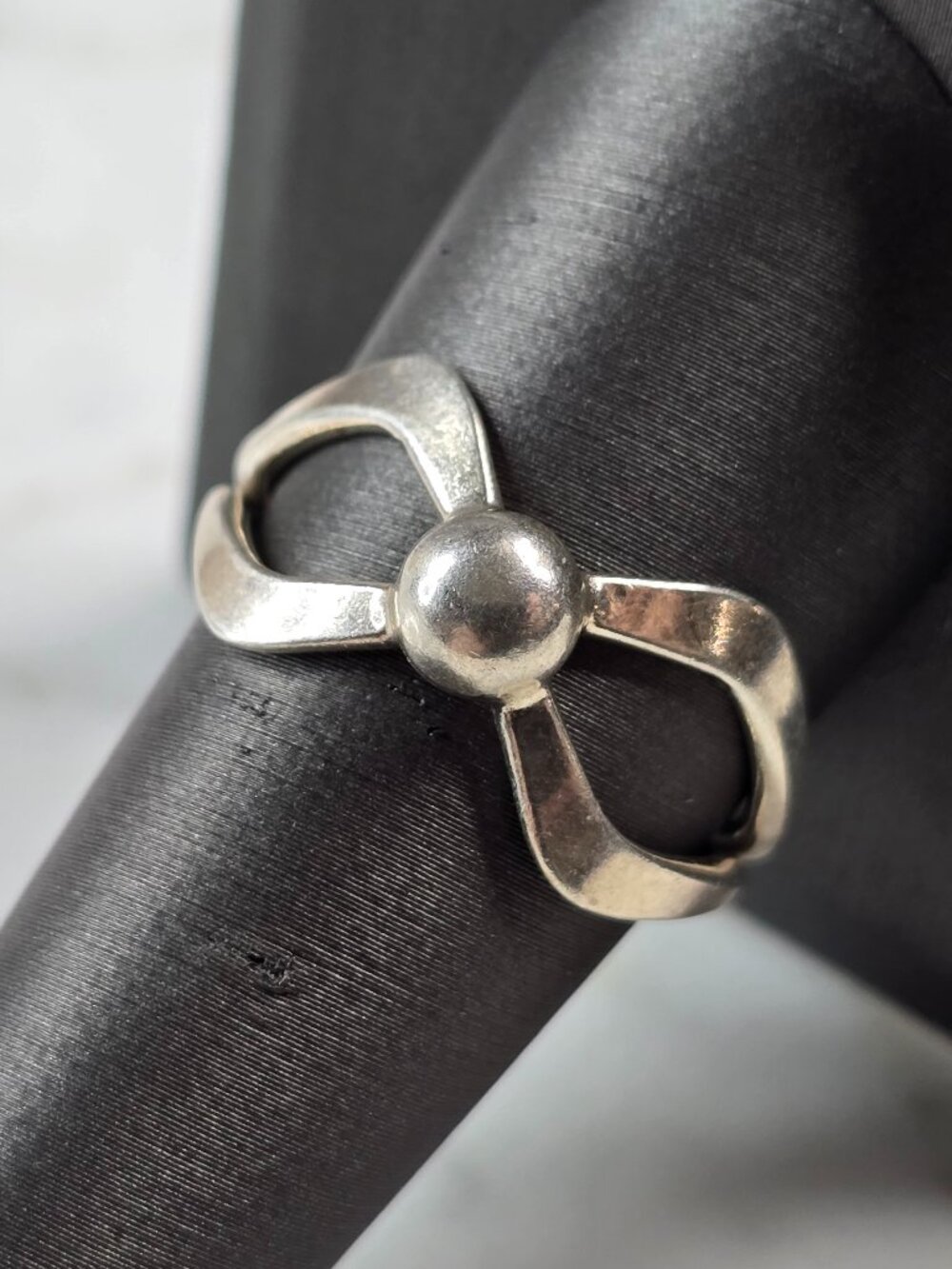 Womens Vintage Estate Sterling Silver Modernist Bow Ring 4.4g E1929